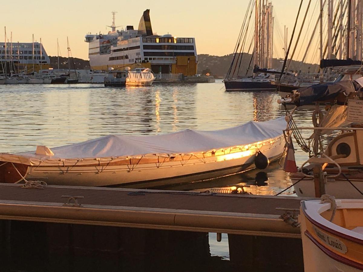 Au Coeur Du Vieux Toulon Au Calme Appartement Renove Climatise Confortable Etage Eleve Avec Ascenseur Proche Parking Et Toutes Commodites Bagian luar foto