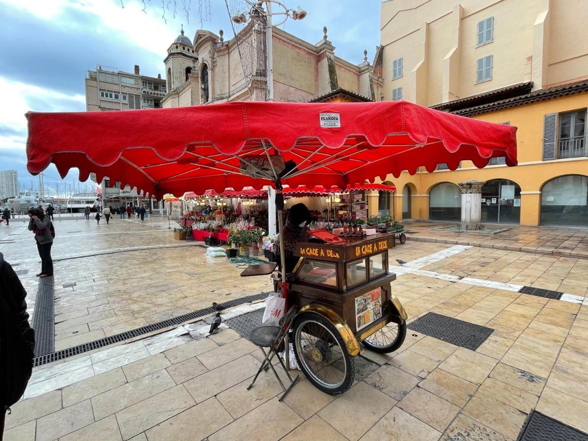 Au Coeur Du Vieux Toulon Au Calme Appartement Renove Climatise Confortable Etage Eleve Avec Ascenseur Proche Parking Et Toutes Commodites Bagian luar foto