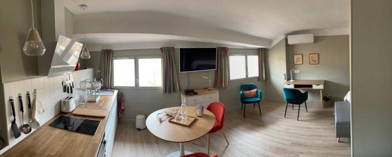 Au Coeur Du Vieux Toulon Au Calme Appartement Renove Climatise Confortable Etage Eleve Avec Ascenseur Proche Parking Et Toutes Commodites Bagian luar foto