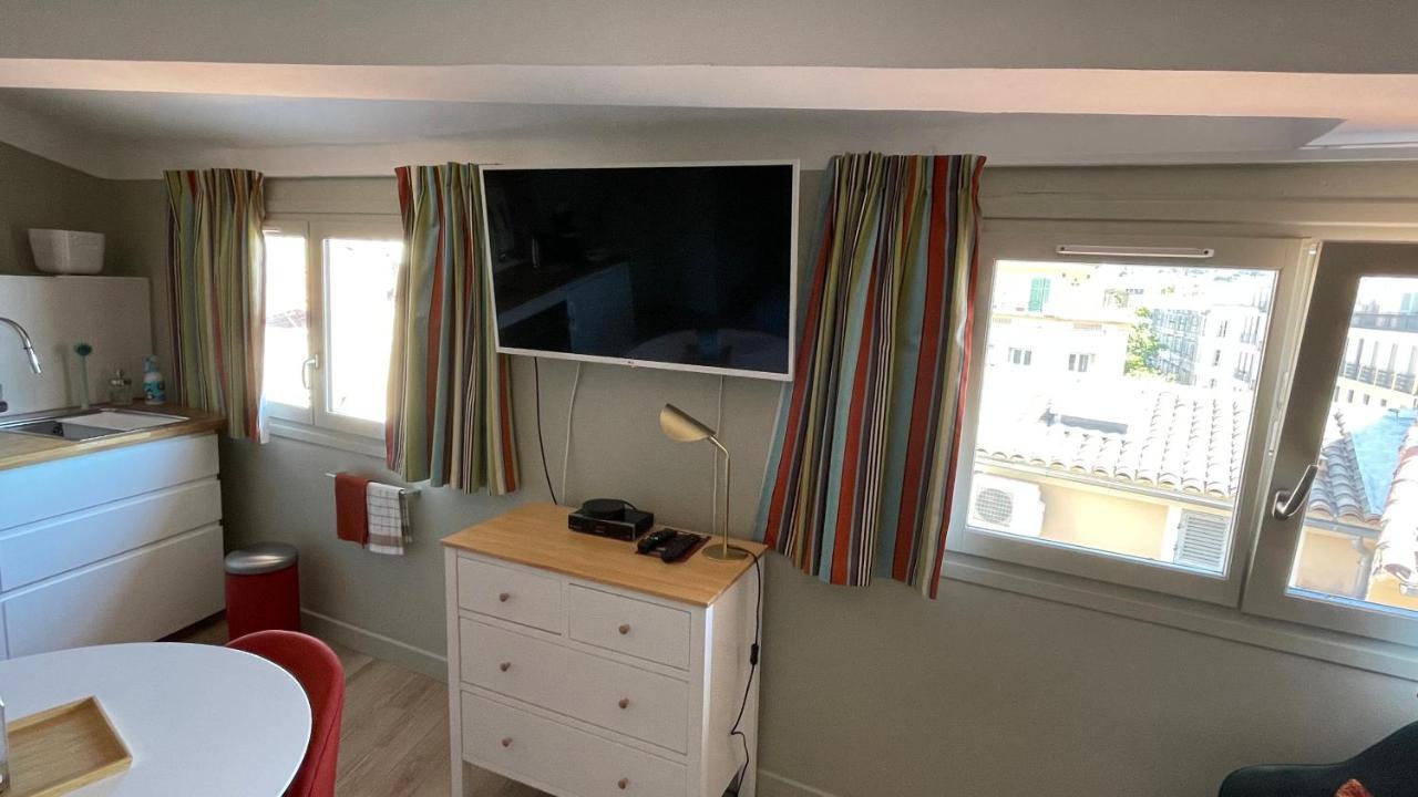 Au Coeur Du Vieux Toulon Au Calme Appartement Renove Climatise Confortable Etage Eleve Avec Ascenseur Proche Parking Et Toutes Commodites Bagian luar foto