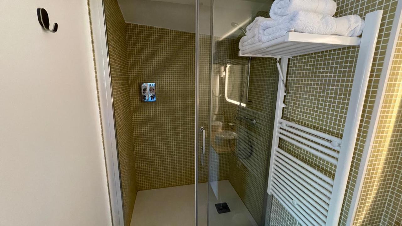 Au Coeur Du Vieux Toulon Au Calme Appartement Renove Climatise Confortable Etage Eleve Avec Ascenseur Proche Parking Et Toutes Commodites Bagian luar foto