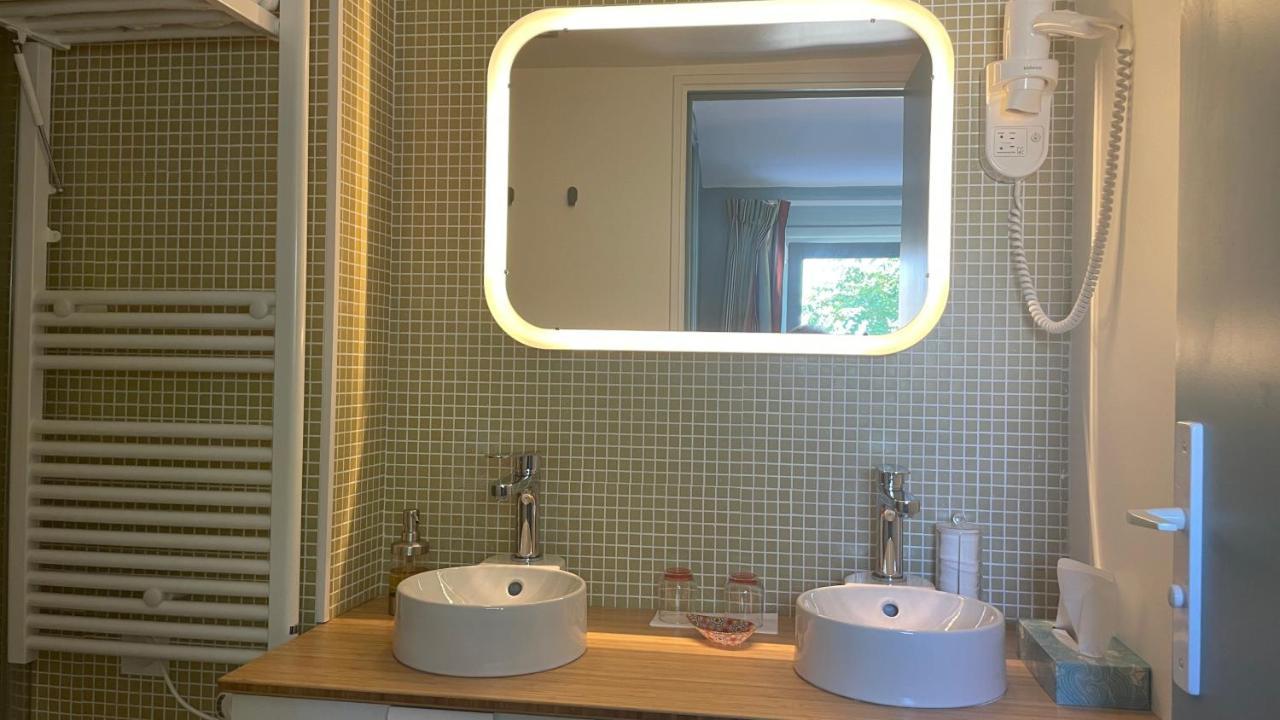 Au Coeur Du Vieux Toulon Au Calme Appartement Renove Climatise Confortable Etage Eleve Avec Ascenseur Proche Parking Et Toutes Commodites Bagian luar foto