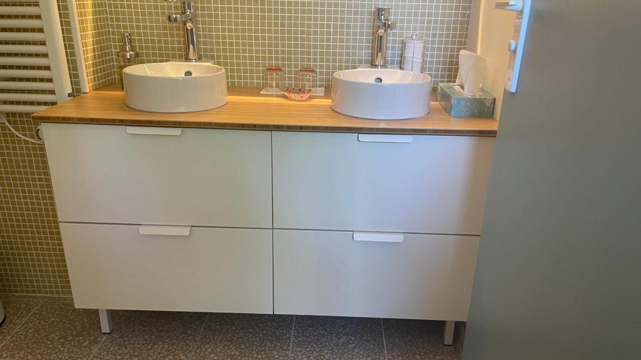 Au Coeur Du Vieux Toulon Au Calme Appartement Renove Climatise Confortable Etage Eleve Avec Ascenseur Proche Parking Et Toutes Commodites Bagian luar foto