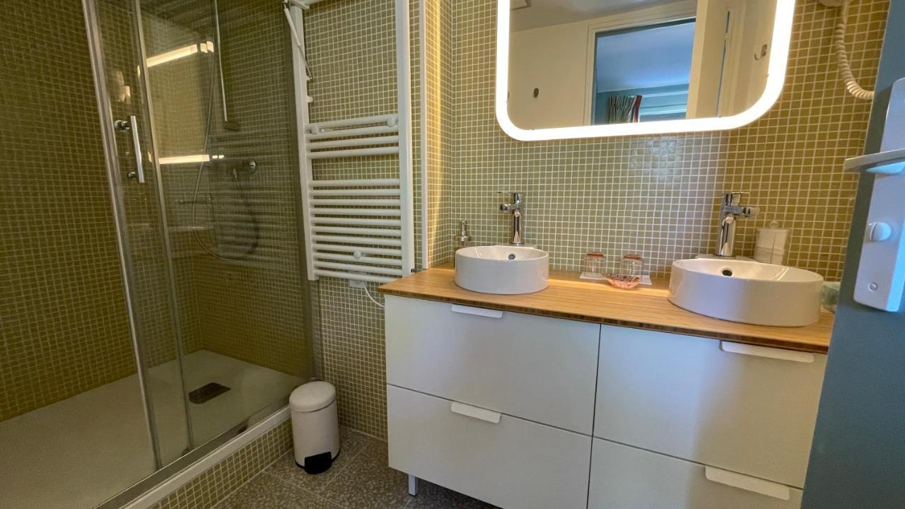 Au Coeur Du Vieux Toulon Au Calme Appartement Renove Climatise Confortable Etage Eleve Avec Ascenseur Proche Parking Et Toutes Commodites Bagian luar foto