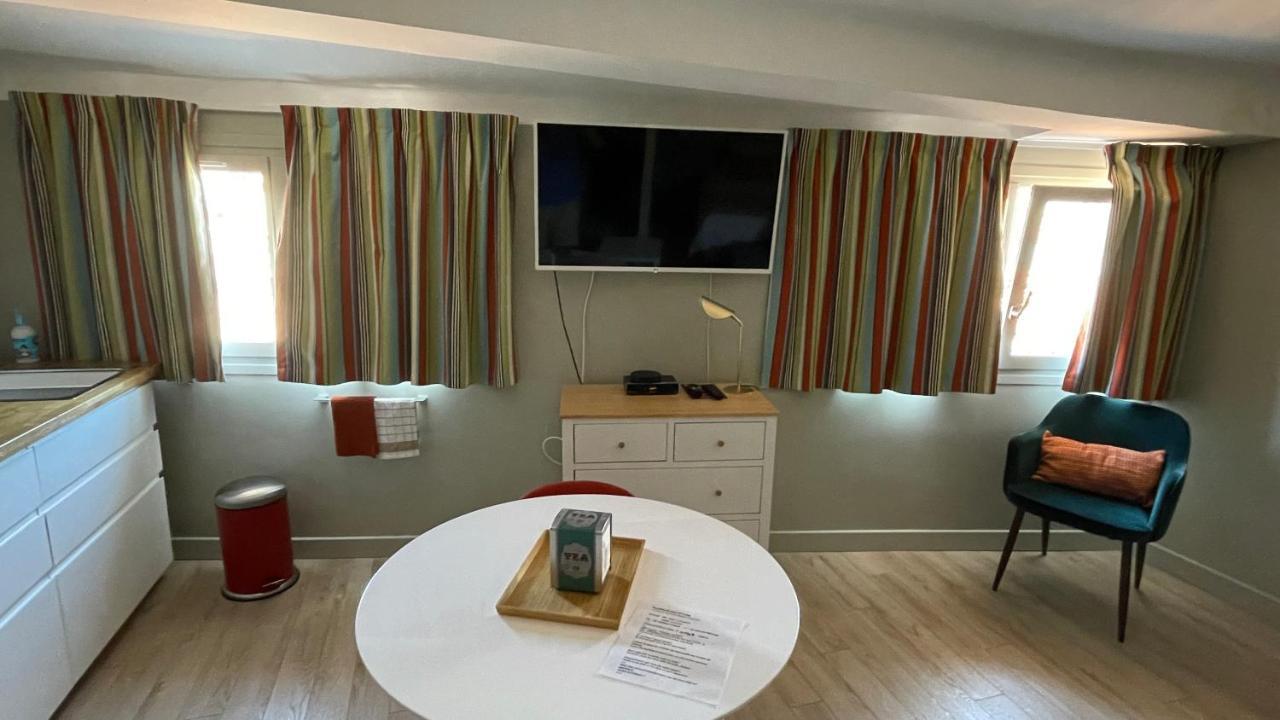 Au Coeur Du Vieux Toulon Au Calme Appartement Renove Climatise Confortable Etage Eleve Avec Ascenseur Proche Parking Et Toutes Commodites Bagian luar foto