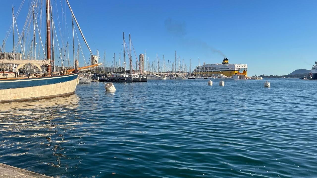 Au Coeur Du Vieux Toulon Au Calme Appartement Renove Climatise Confortable Etage Eleve Avec Ascenseur Proche Parking Et Toutes Commodites Bagian luar foto